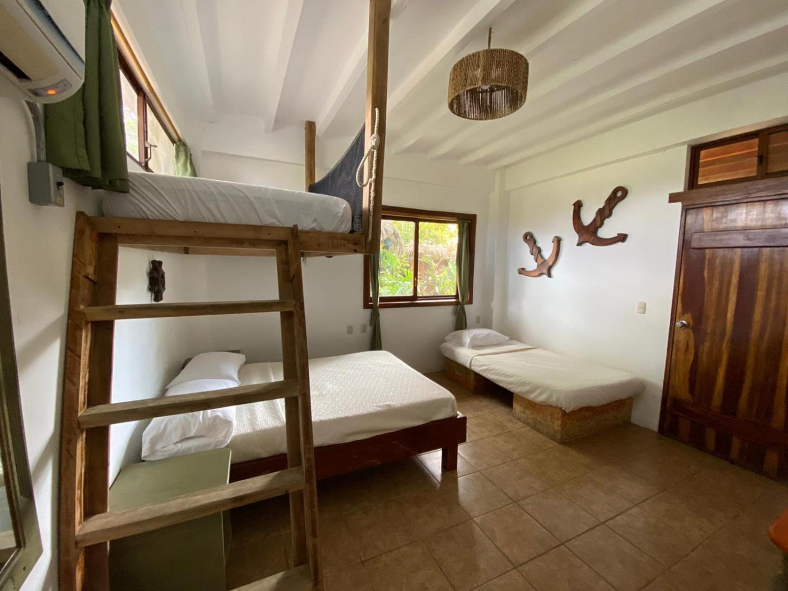 Hotel Nantu Hosteria Puerto López Esterno foto