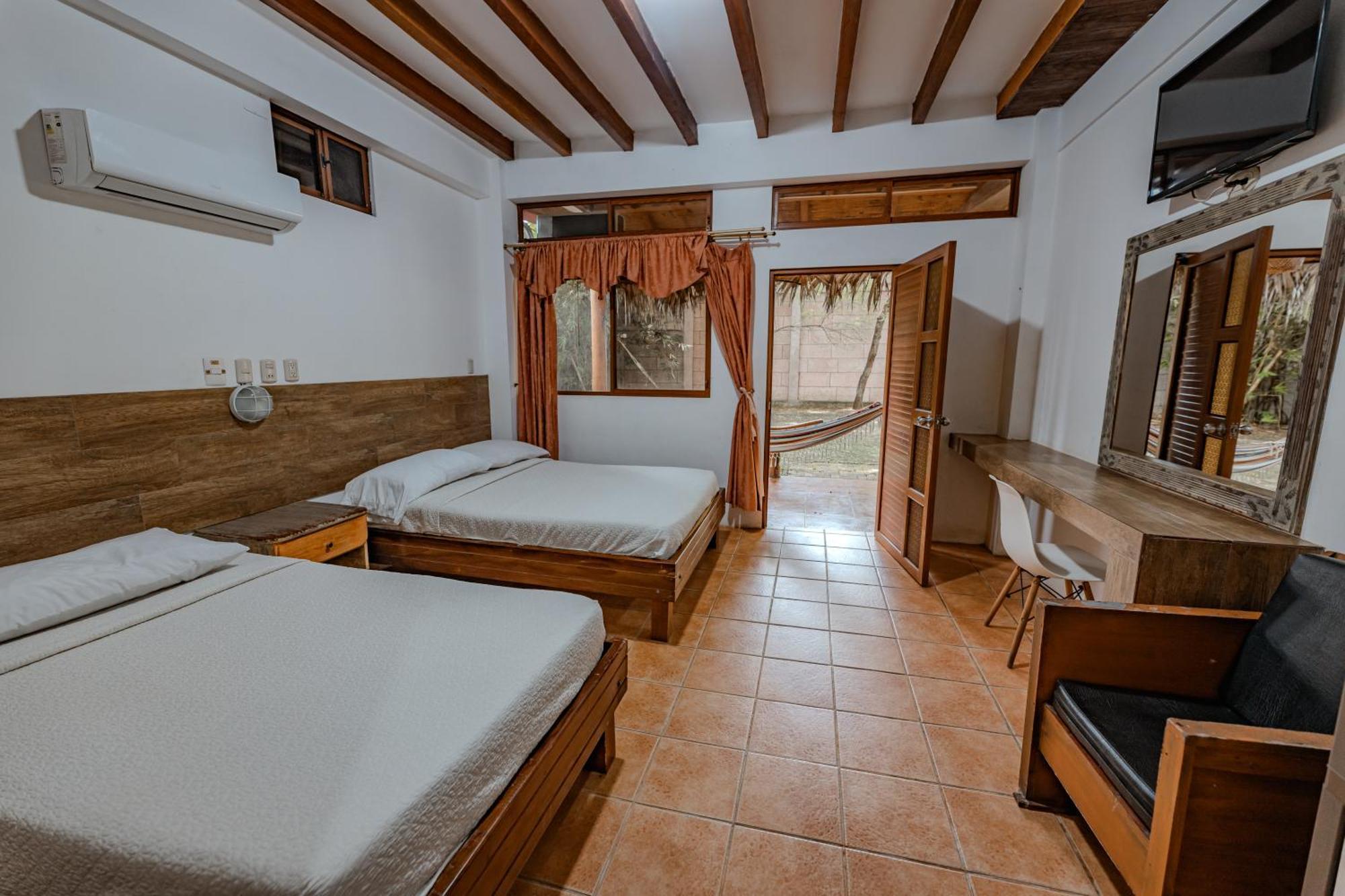 Hotel Nantu Hosteria Puerto López Esterno foto