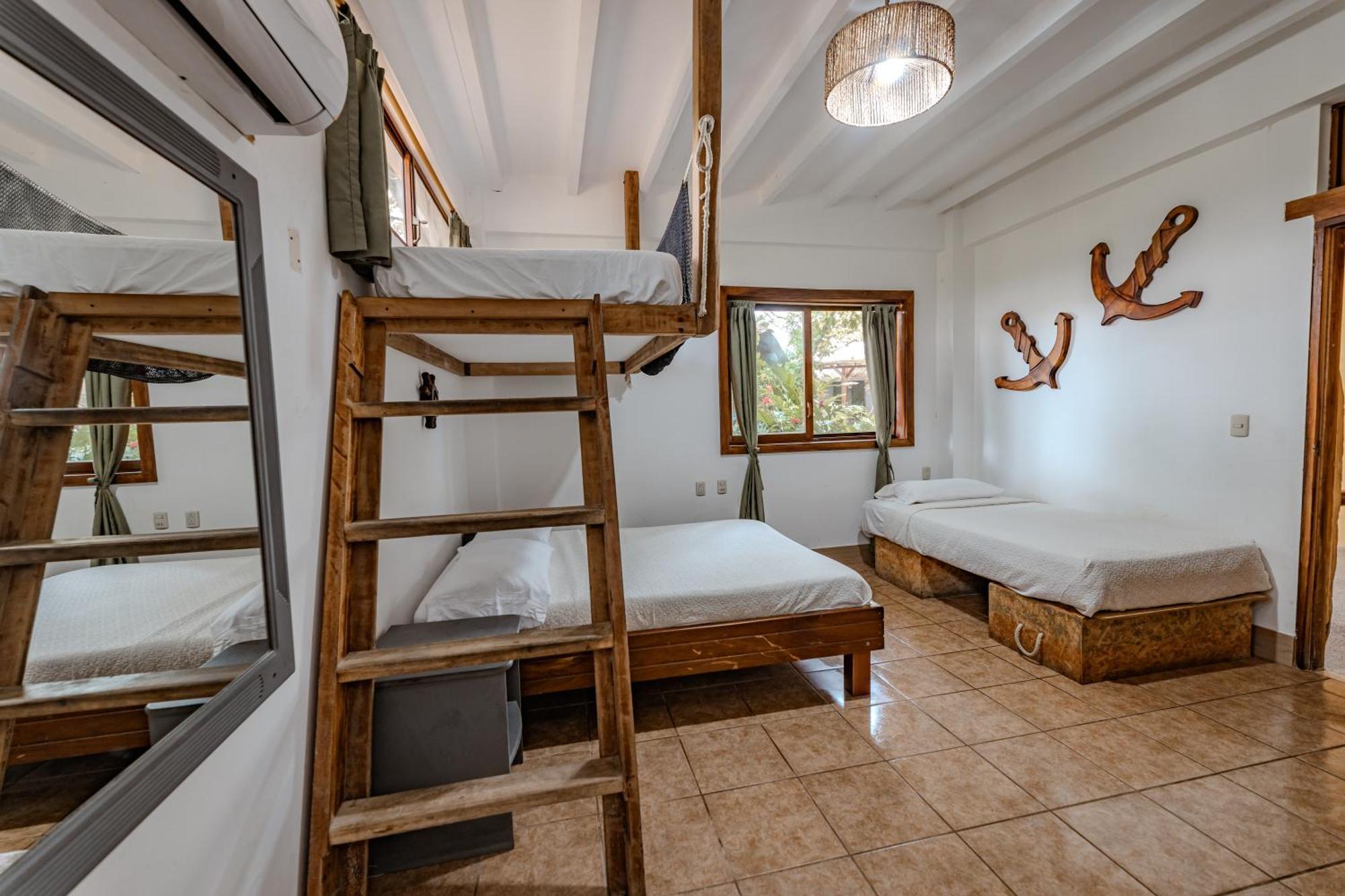 Hotel Nantu Hosteria Puerto López Esterno foto
